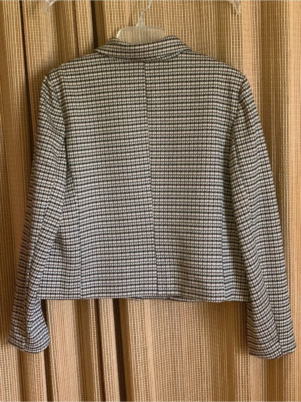 Anne Klein Black, Brown, Off-White Houndstooth Cropped Blazer - Picture 2 of 6